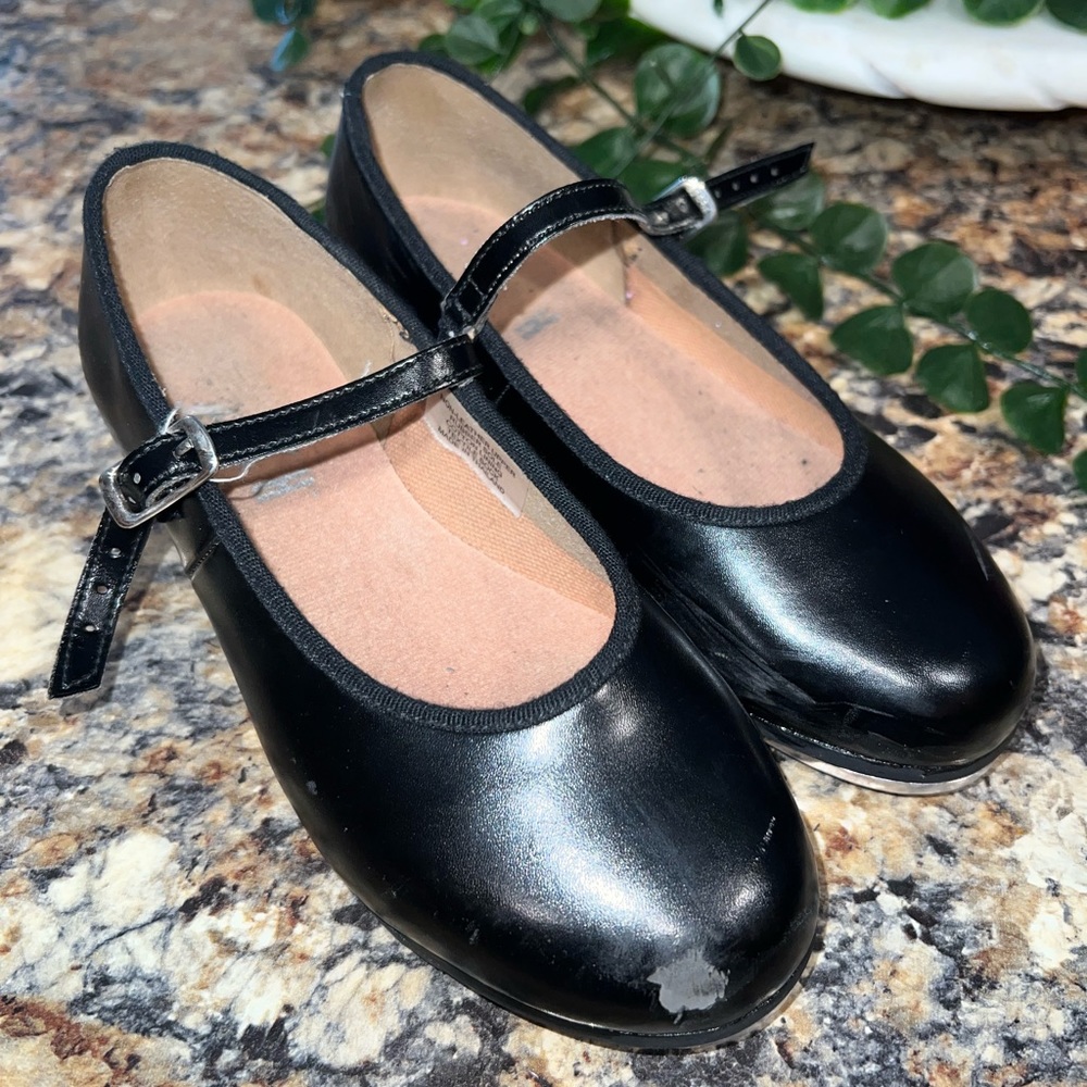 Little girls tap shoes